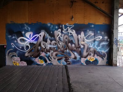 Grey and Blue Stylewriting by Lady.K and 156. This Graffiti was created in 2019 but its location is unknown. This Graffiti can be described as Stylewriting.
