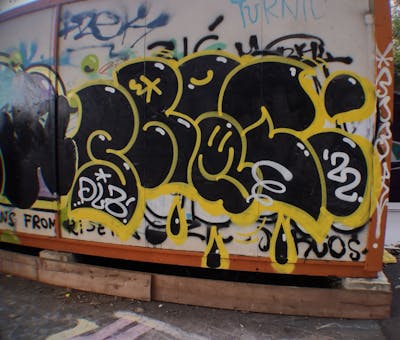 Black and Yellow Street Bombing by Brat and BDBU PLZ. This Graffiti is located in Croatia and was created in 2022. This Graffiti can be described as Street Bombing and Throw Up.