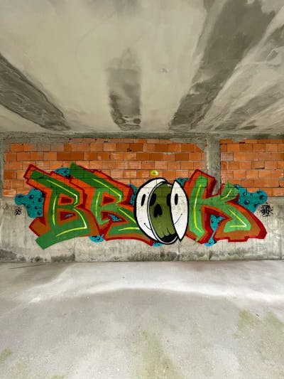 Colorful and Light Green Stylewriting by ULTRABROK. This Graffiti is located in Porto, Portugal and was created in 2024. This Graffiti can be described as Stylewriting and Abandoned.