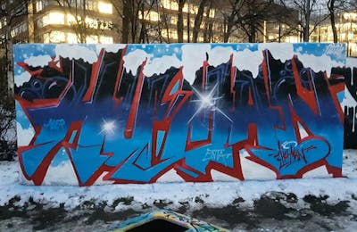Light Blue and Blue and Colorful Stylewriting by Hu-Man. This Graffiti is located in Hamburg, Germany and was created in 2024. This Graffiti can be described as Stylewriting and Wall of Fame.