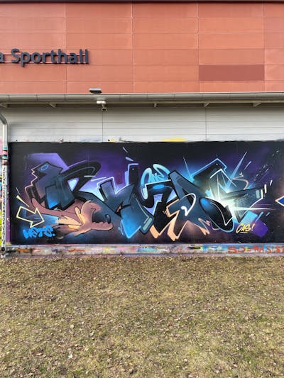 Colorful Stylewriting by Rymd and Rymds. This Graffiti is located in Forshaga, Sweden and was created in 2023. This Graffiti can be described as Stylewriting and Wall of Fame.