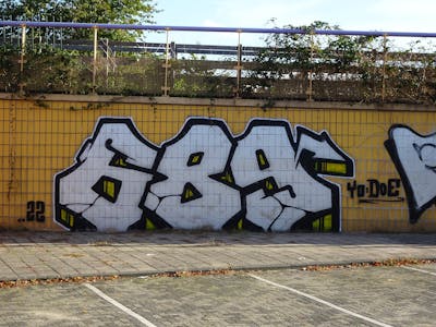 Chrome and Black Stylewriting by 689 and 689ers. This Graffiti is located in Rotterdam, Netherlands and was created in 2022. This Graffiti can be described as Stylewriting and Street Bombing.