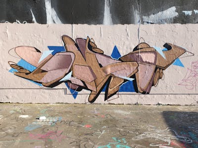 Beige Stylewriting by Dirt. This Graffiti is located in Leipzig, Germany and was created in 2021. This Graffiti can be described as Stylewriting and Wall of Fame.