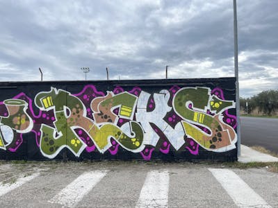 Colorful Stylewriting by REKS. This Graffiti is located in Ascoli Piceno, Italy and was created in 2024. This Graffiti can be described as Stylewriting and Wall of Fame.