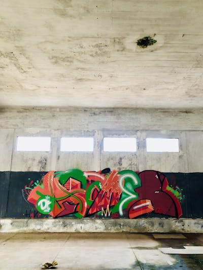Green and Red Abandoned by Dr. Hione. This Graffiti is located in Portugal and was created in 2022. This Graffiti can be described as Abandoned and Stylewriting.