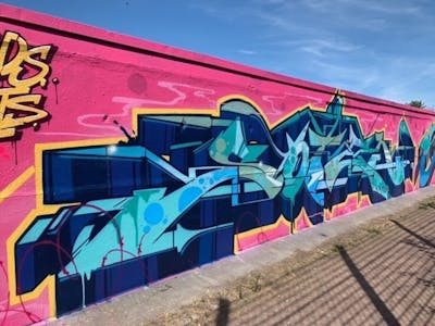 Colorful and Coralle and Blue Stylewriting by Soten. This Graffiti was created in 2020 but its location is unknown. This Graffiti can be described as Stylewriting and Street Bombing.