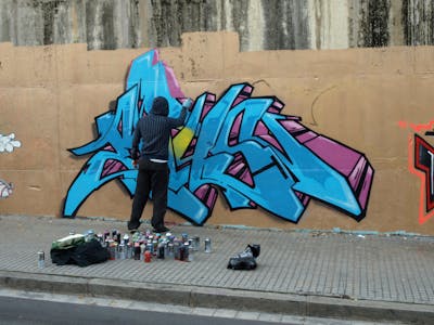Light Blue Stylewriting by Beys. This Graffiti is located in Barcelona, Spain and was created in 2012. This Graffiti can be described as Stylewriting and Atmosphere.