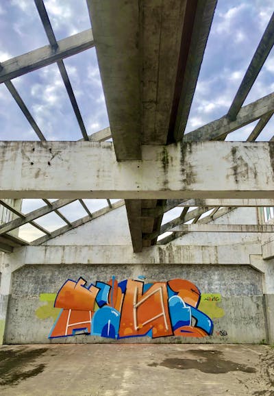 Orange and Light Blue Stylewriting by Dr. Hione. This Graffiti is located in Portugal and was created in 2024. This Graffiti can be described as Stylewriting and Abandoned.