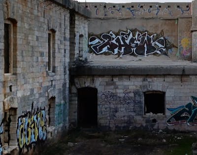 Black and White Stylewriting by SHOW. This Graffiti is located in Croatia and was created in 2024. This Graffiti can be described as Stylewriting, Abandoned and Atmosphere.