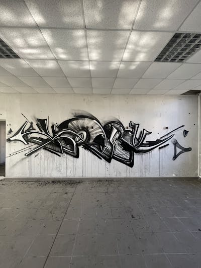 Black and White Stylewriting by Truk. This Graffiti is located in France and was created in 2022. This Graffiti can be described as Stylewriting and Abandoned.