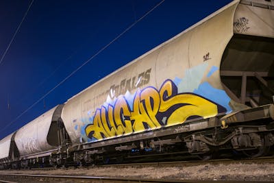 Yellow and Light Blue Stylewriting by Fat Heat, Zoid and Transone. This Graffiti is located in Budapest, Hungary and was created in 2022. This Graffiti can be described as Stylewriting, Trains, Atmosphere and Freights.
