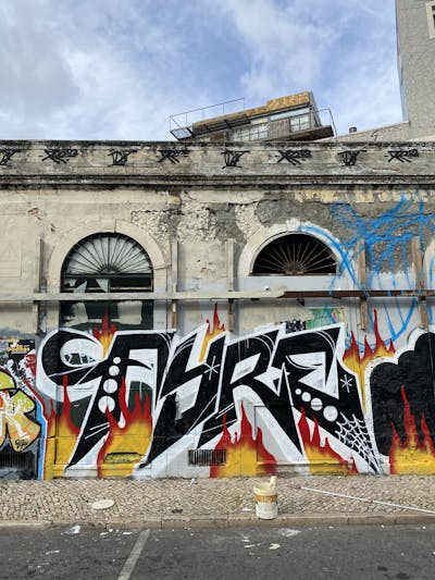 Black and Colorful Stylewriting by Fire. This Graffiti is located in Lisboa, Portugal and was created in 2022. This Graffiti can be described as Stylewriting and Abandoned.
