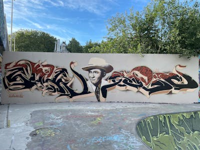 Beige and Brown Stylewriting by EKLE and SOLE. This Graffiti is located in Oslo, Norway and was created in 2022. This Graffiti can be described as Stylewriting, Characters and Wall of Fame.