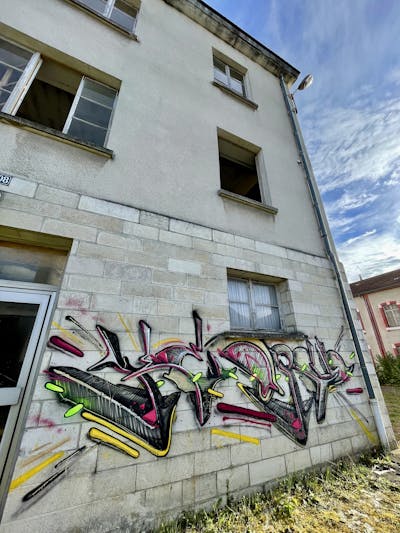 Black and Colorful Stylewriting by Ketru, hsv and Truk. This Graffiti is located in France and was created in 2022. This Graffiti can be described as Stylewriting and Abandoned.