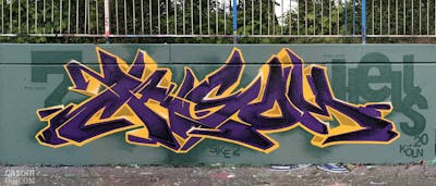 Violet and Yellow Stylewriting by casom. This Graffiti is located in Köln, Germany and was created in 2020.