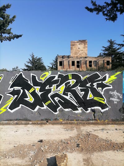 Black and White Stylewriting by Ders. This Graffiti is located in Tbilisi, Georgia and was created in 2022. This Graffiti can be described as Stylewriting and Abandoned.