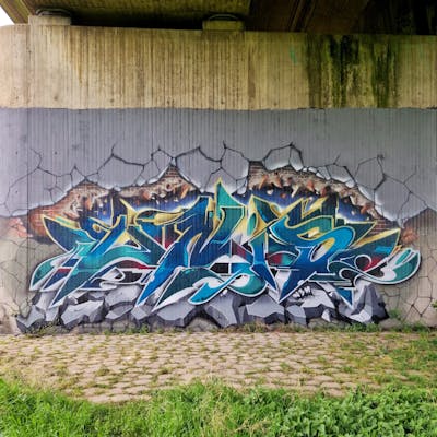 Colorful and Blue Stylewriting by Unis. This Graffiti is located in Düsseldorf, Germany and was created in 2024. This Graffiti can be described as Stylewriting and Wall of Fame.