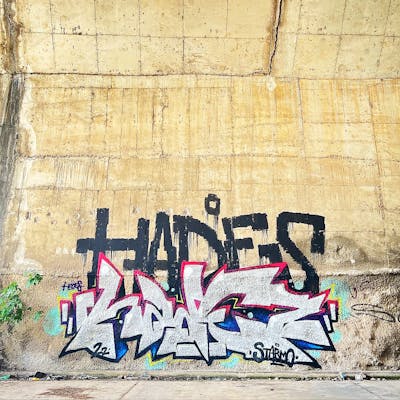 Chrome and Red and Blue Stylewriting by Hades. This Graffiti is located in Sarajevo, Bosnia and Herzegovina and was created in 2022. This Graffiti can be described as Stylewriting and Roll Up.