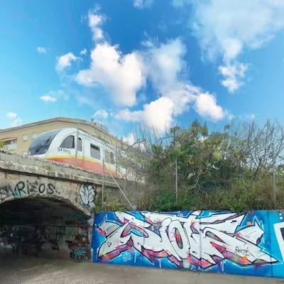 Chrome and Colorful Stylewriting by Riots. This Graffiti is located in Palma de Mallorca, Spain and was created in 2022. This Graffiti can be described as Stylewriting and Wall of Fame.