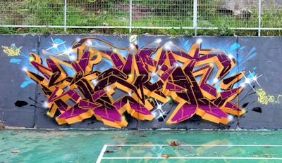 Violet and Orange and Black Stylewriting by Spant. This Graffiti is located in Levadia, Greece and was created in 2023. This Graffiti can be described as Stylewriting and Wall of Fame.