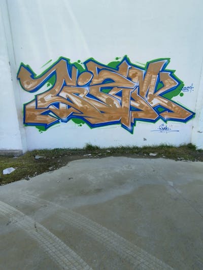 Beige Stylewriting by Gizmo. This Graffiti is located in Greece and was created in 2024.