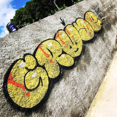Yellow Stylewriting by Grude. This Graffiti is located in salvador, Brazil and was created in 2021. This Graffiti can be described as Stylewriting, Street Bombing and Throw Up.