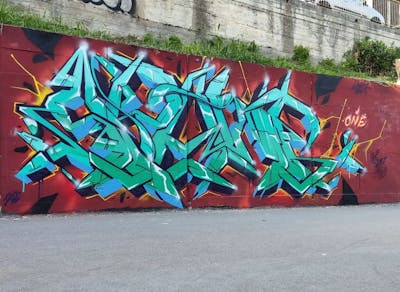 Cyan and Red Stylewriting by Spant. This Graffiti is located in Levadia, Greece and was created in 2022. This Graffiti can be described as Stylewriting and Wall of Fame.