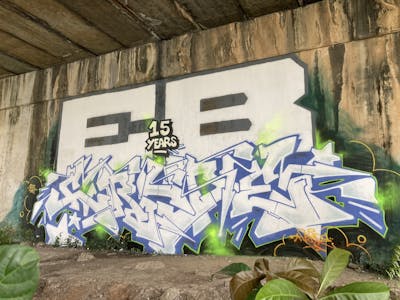 White and Light Blue Stylewriting by Crude. This Graffiti is located in Bangkok, Thailand and was created in 2023. This Graffiti can be described as Stylewriting, Atmosphere and Abandoned.