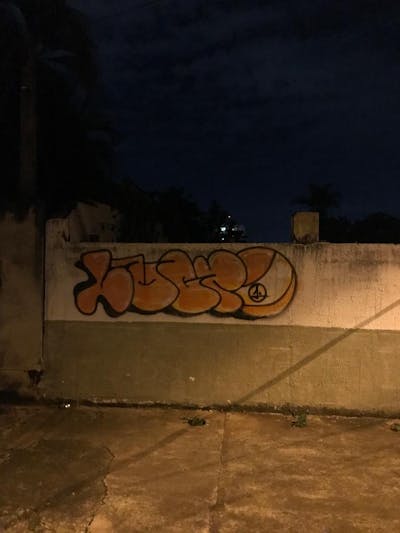 Orange and Black Stylewriting by Lucro. This Graffiti is located in Piracicaba, Brazil and was created in 2023. This Graffiti can be described as Stylewriting, Throw Up and Street Bombing.