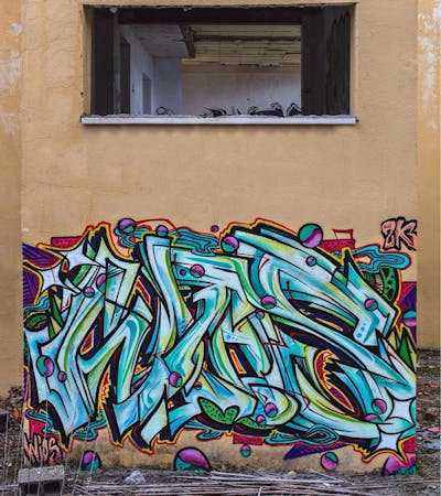 Colorful Stylewriting by Wios. This Graffiti is located in Spain and was created in 2018. This Graffiti can be described as Stylewriting and Abandoned.