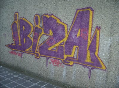 Violet and Yellow Stylewriting by IBIZA. This Graffiti is located in Nürnberg, Germany and was created in 2015.