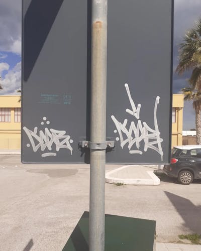 Chrome Handstyles by CEAR.ONE. This Graffiti is located in Bari, Italy and was created in 2023.