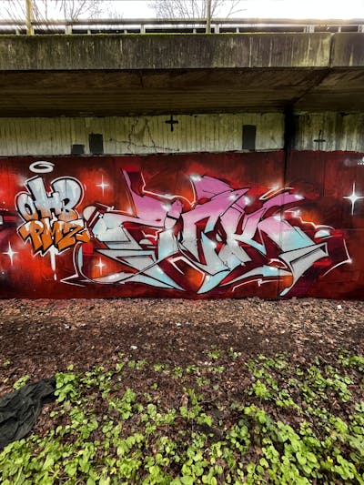 Grey and Red Stylewriting by ZICK and PMZ CREW. This Graffiti is located in Oldenburg, Germany and was created in 2024.