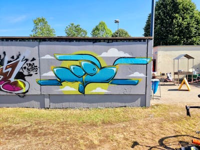 Light Blue and Yellow and Grey Stylewriting by Modi. This Graffiti is located in Gera, Germany and was created in 2023.