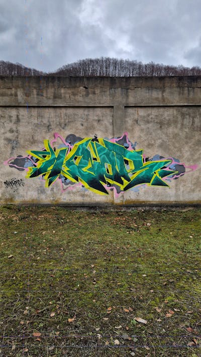 Green and Light Green Stylewriting by KNOR. This Graffiti is located in Baia Mare, Romania and was created in 2024.