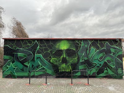 Green and Light Green Stylewriting by Gaps and Plas. This Graffiti is located in Leipzig, Germany and was created in 2024. This Graffiti can be described as Stylewriting, Characters, Streetart and Wall of Fame.