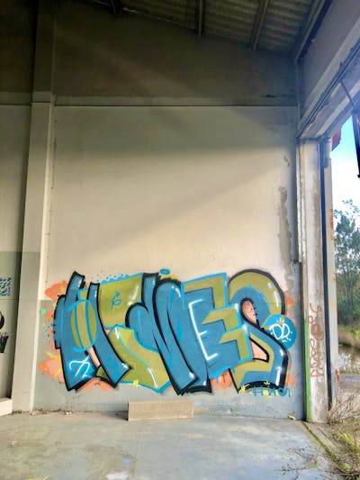 Cyan and Light Green Stylewriting by Dr. Hiones. This Graffiti is located in Porto, Portugal and was created in 2024. This Graffiti can be described as Stylewriting and Abandoned.