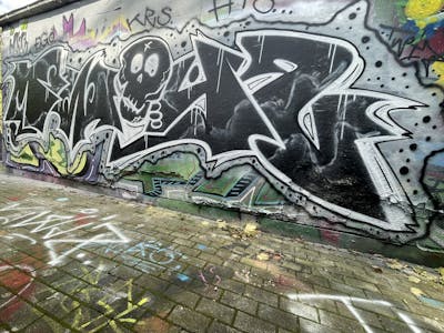 Black and White Stylewriting by Twis. This Graffiti is located in Germany and was created in 2024. This Graffiti can be described as Stylewriting and Wall of Fame.