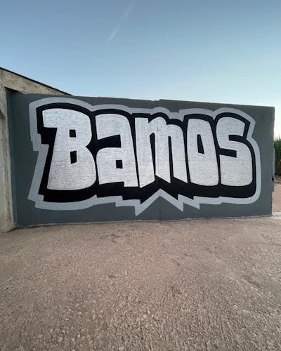 Grey and Chrome Stylewriting by Bamos. This Graffiti is located in Valencia, Spain and was created in 2022.