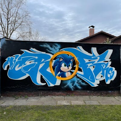 Light Blue and Gold Stylewriting by MicRoFiks, Fiks and Rofiks. This Graffiti is located in Germany and was created in 2022. This Graffiti can be described as Stylewriting and Characters.