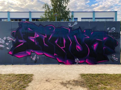 Violet and Black Stylewriting by Fumok. This Graffiti is located in Riesa, Germany and was created in 2022. This Graffiti can be described as Stylewriting and Wall of Fame.