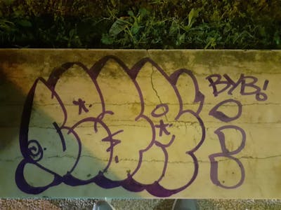 Violet Handstyles by CEAR.ONE. This Graffiti is located in Bari, Italy and was created in 2023. This Graffiti can be described as Handstyles and Throw Up.