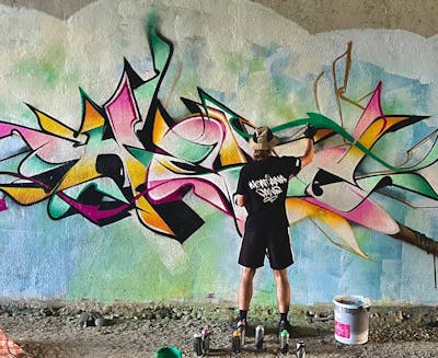 Colorful Stylewriting by Heny. This Graffiti is located in Italy and was created in 2023. This Graffiti can be described as Stylewriting and Atmosphere.