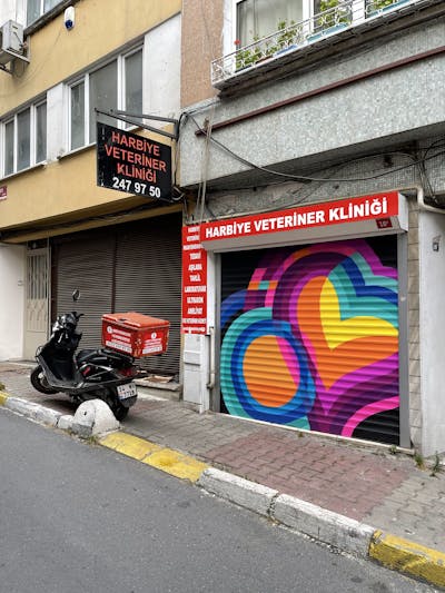 Colorful Streetart by MSOL. This Graffiti is located in Istanbul, Turkey and was created in 2022.