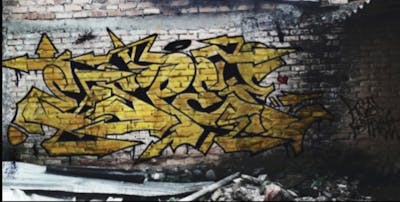 Gold and Black Stylewriting by espef. This Graffiti is located in Popayán, Colombia and was created in 2022. This Graffiti can be described as Stylewriting and Abandoned.