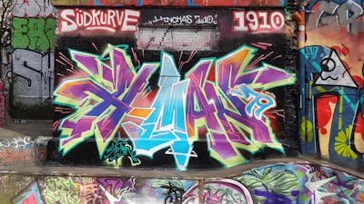 Colorful Stylewriting by Hu-Man. This Graffiti is located in Hamburg, Germany and was created in 2024. This Graffiti can be described as Stylewriting and Wall of Fame.
