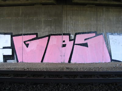 Coralle Stylewriting by Pizar and GBS. This Graffiti is located in Bitterfeld, Germany and was created in 2006. This Graffiti can be described as Stylewriting, Roll Up and Line Bombing.