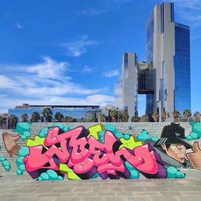 Coralle and Colorful Stylewriting by El Joel. This Graffiti is located in Barcelona, Spain and was created in 2024. This Graffiti can be described as Stylewriting, Characters and Atmosphere.