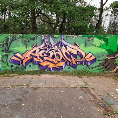 Orange and Violet and Green Stylewriting by Acide4000. This Graffiti is located in Liège, Belgium and was created in 2023. This Graffiti can be described as Stylewriting, Characters and Wall of Fame.