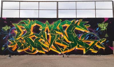 Green and Orange Stylewriting by Spant. This Graffiti is located in Levadia, Greece and was created in 2021. This Graffiti can be described as Stylewriting and Wall of Fame.